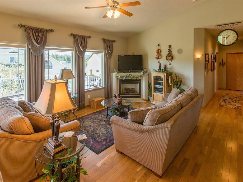 2825 S Chapman Rd - Photo 3