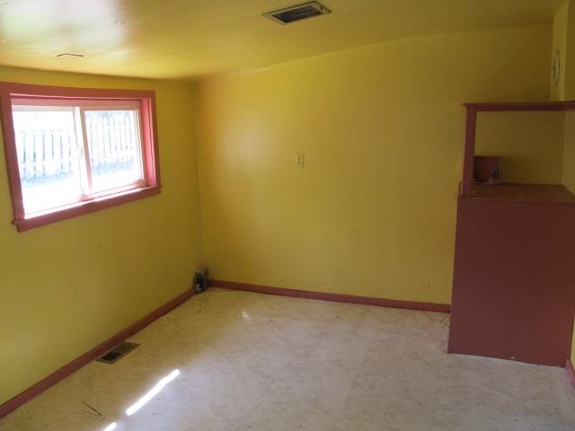 1385 N Railroad St - Photo 4