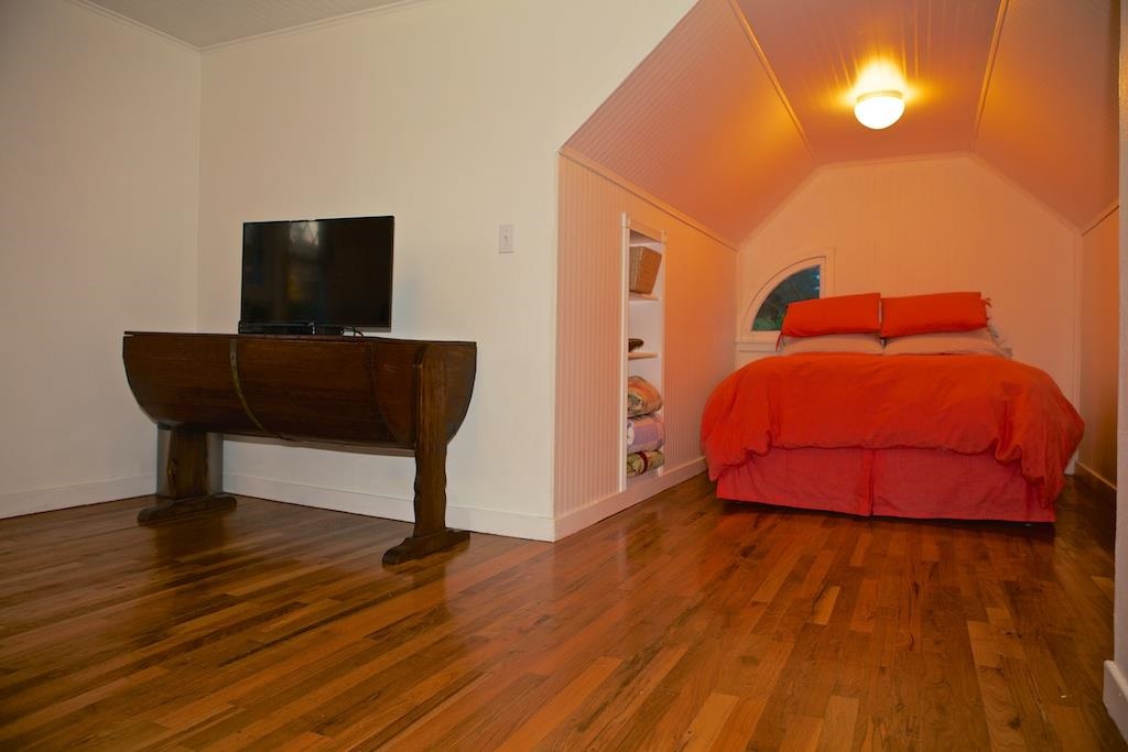 2810 S Lincoln St - Photo 4