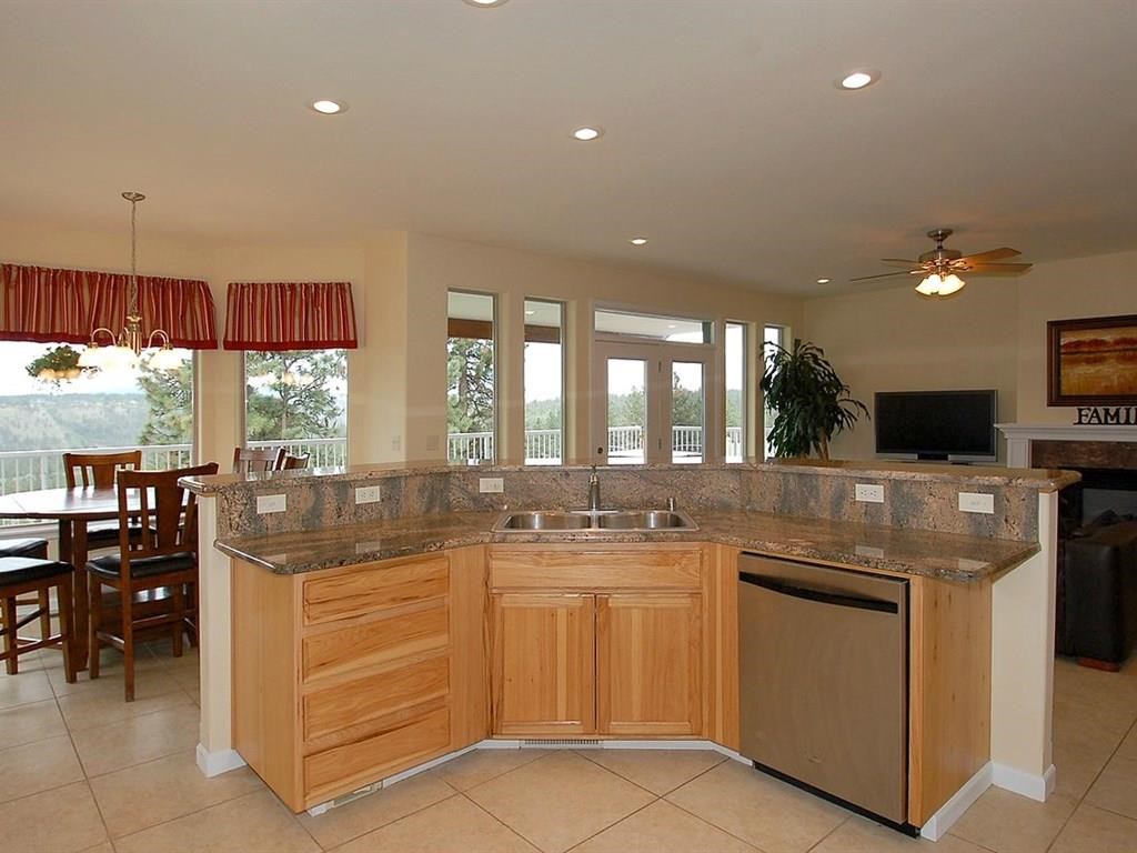 2311 S Scenic Blvd - Photo 6