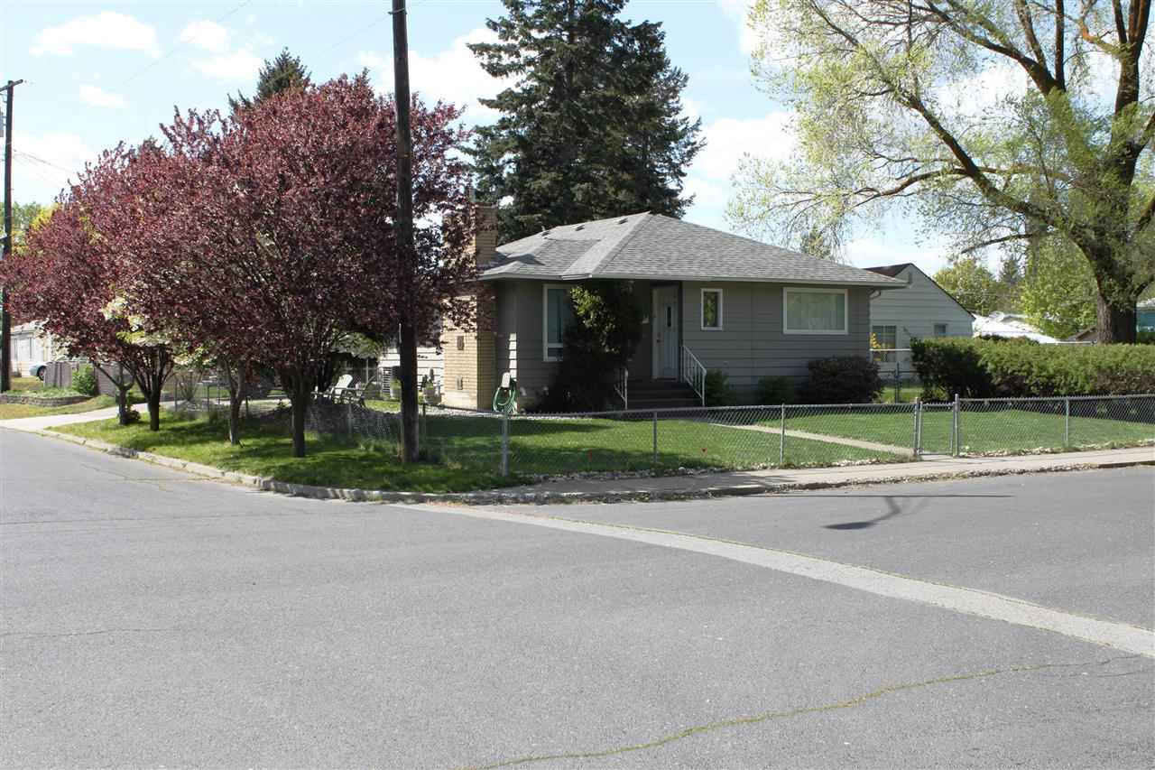 5303 N Oak St - Photo 1