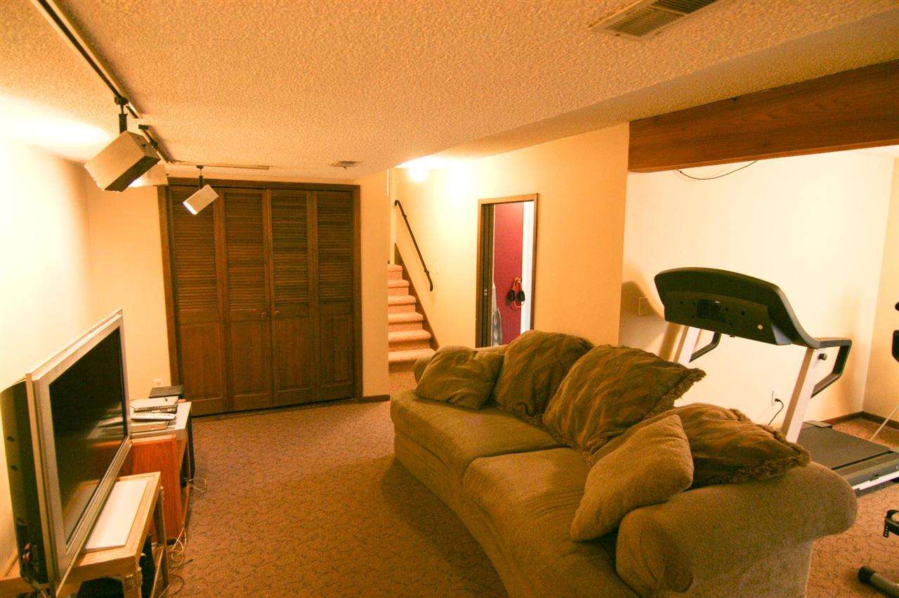 1022 S MARIAM St - Photo 19