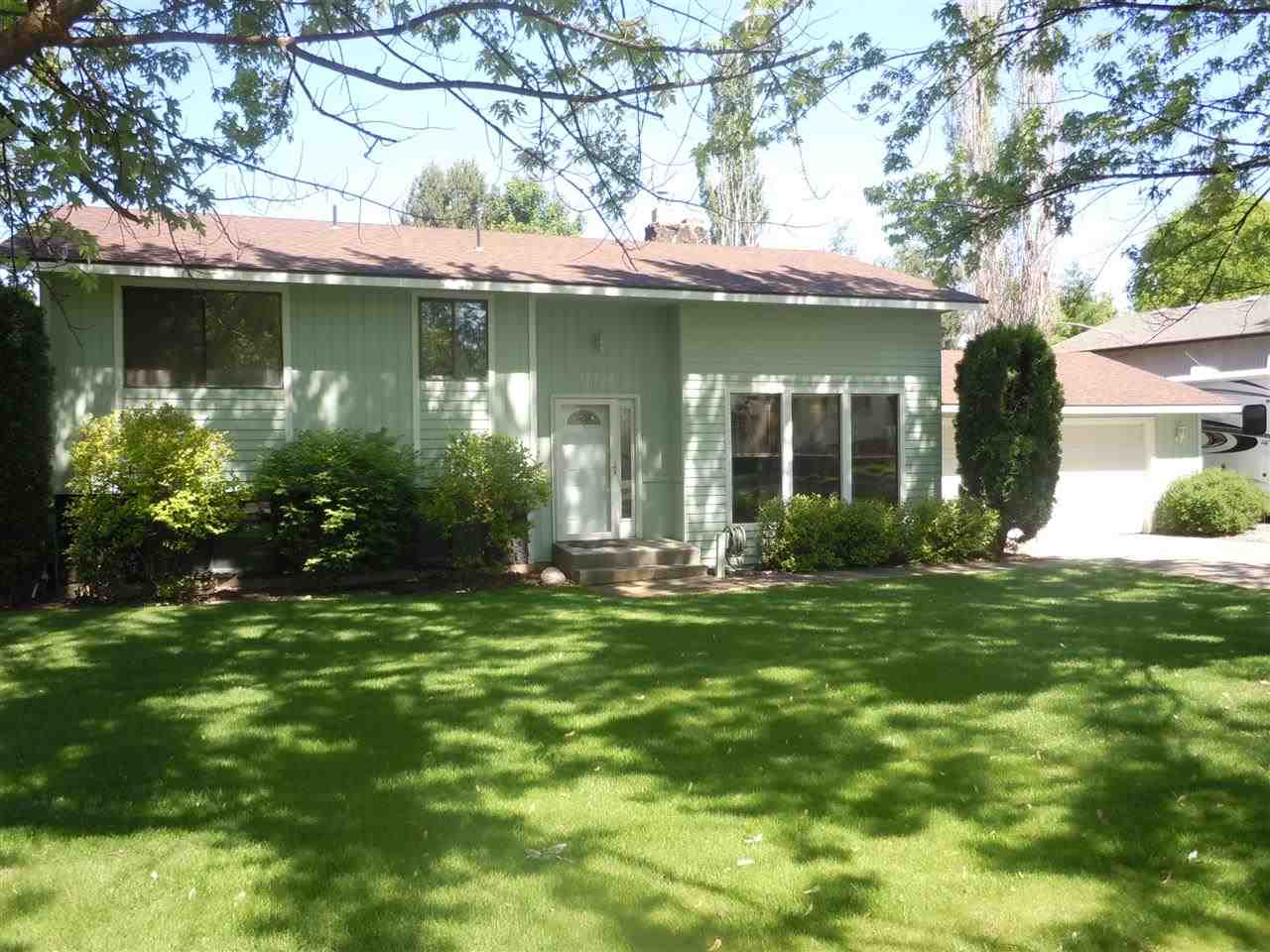 11721 E 36TH Ave - Photo 1