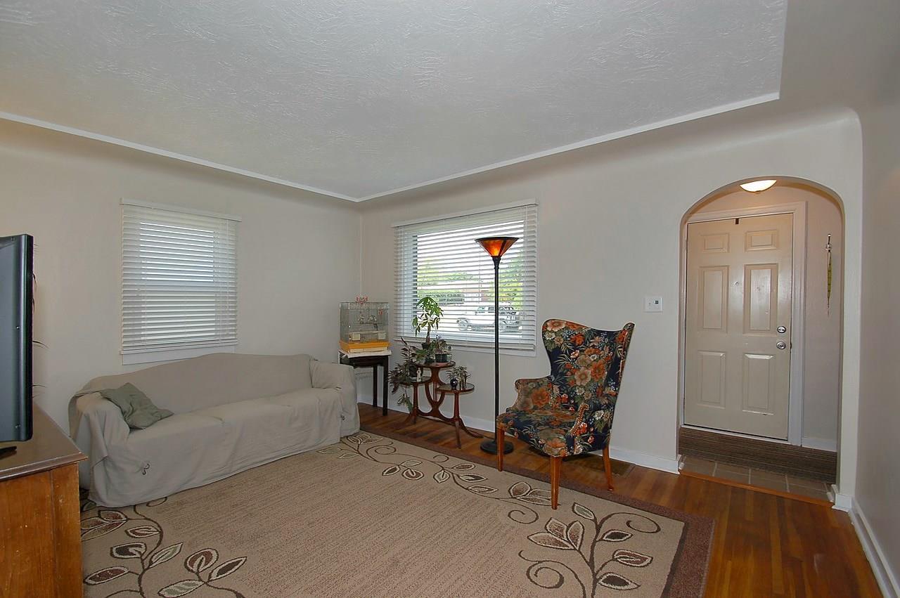 108 E Providence - Photo 3