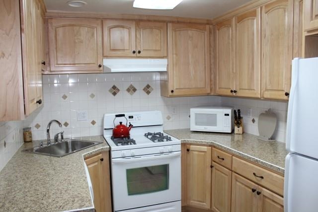 3313 N Lynden - Photo 12