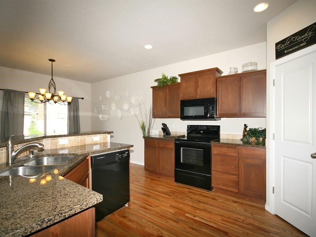 1940 N Winrock St - Photo 5