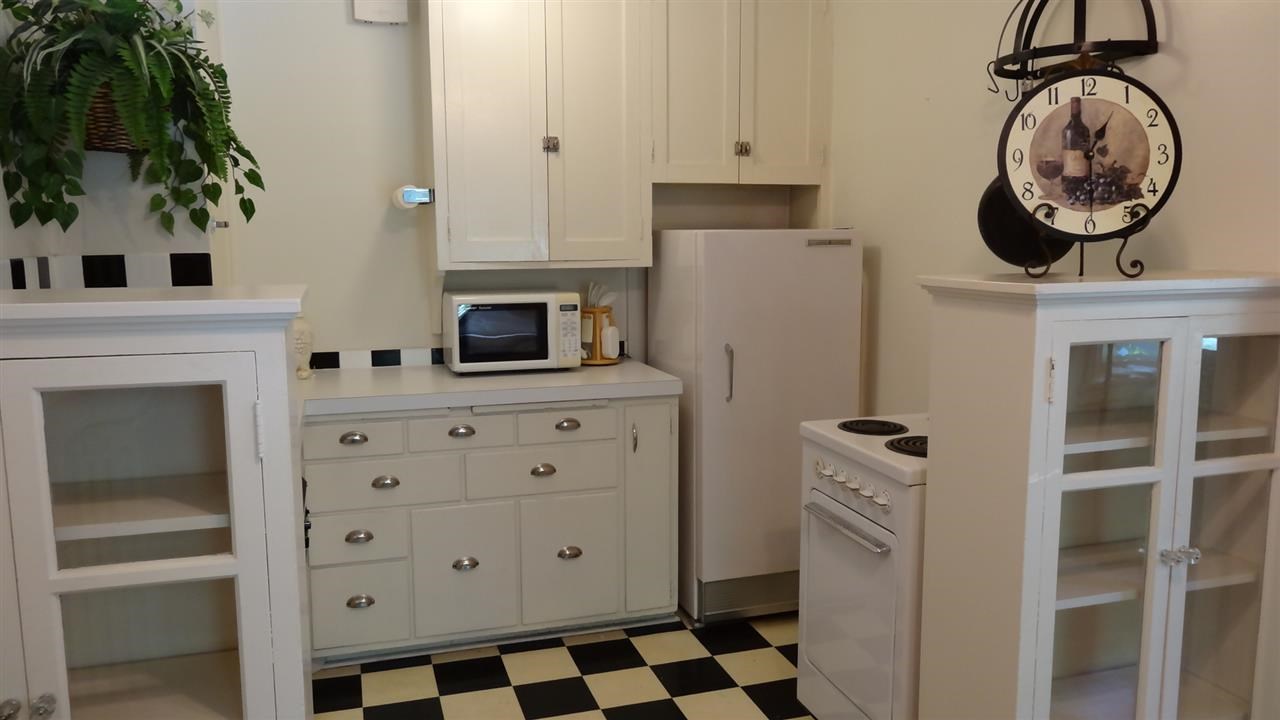 704 W 6th Ave - Photo 12