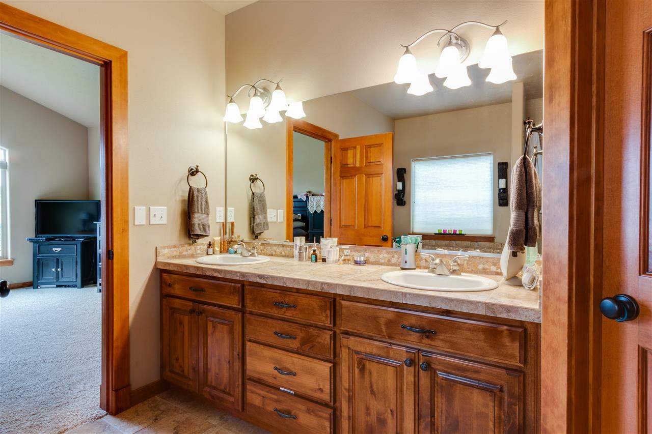 17016 E 18th Ct - Photo 10