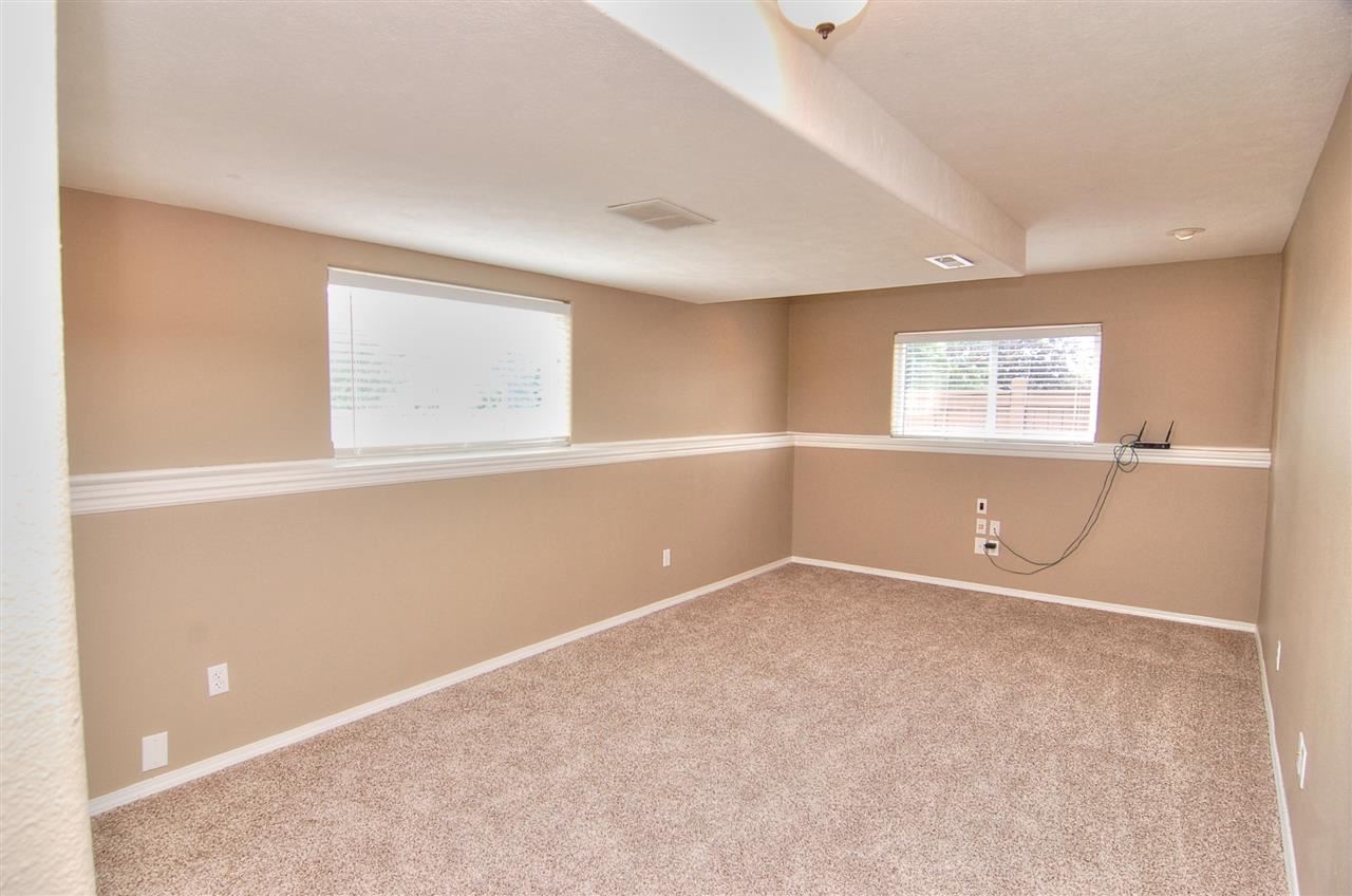 8812 N Maple - Photo 16