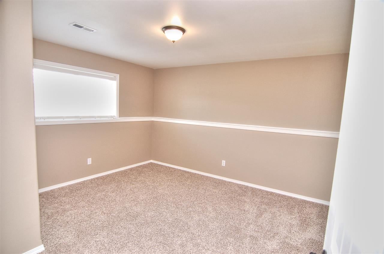 8812 N Maple - Photo 17