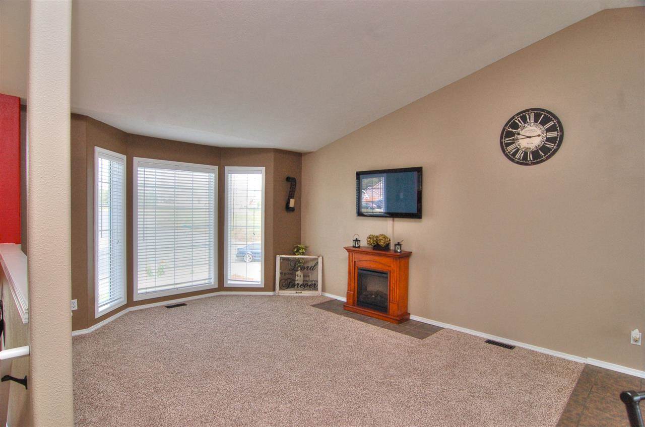 8812 N Maple - Photo 5