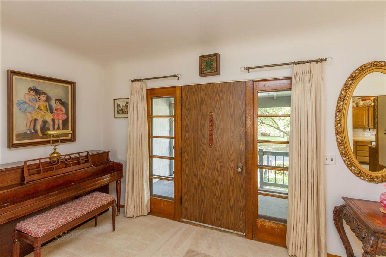 1403 S Fiske - Photo 4