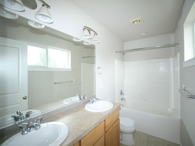 1600 N Holl Blvd - Photo 9