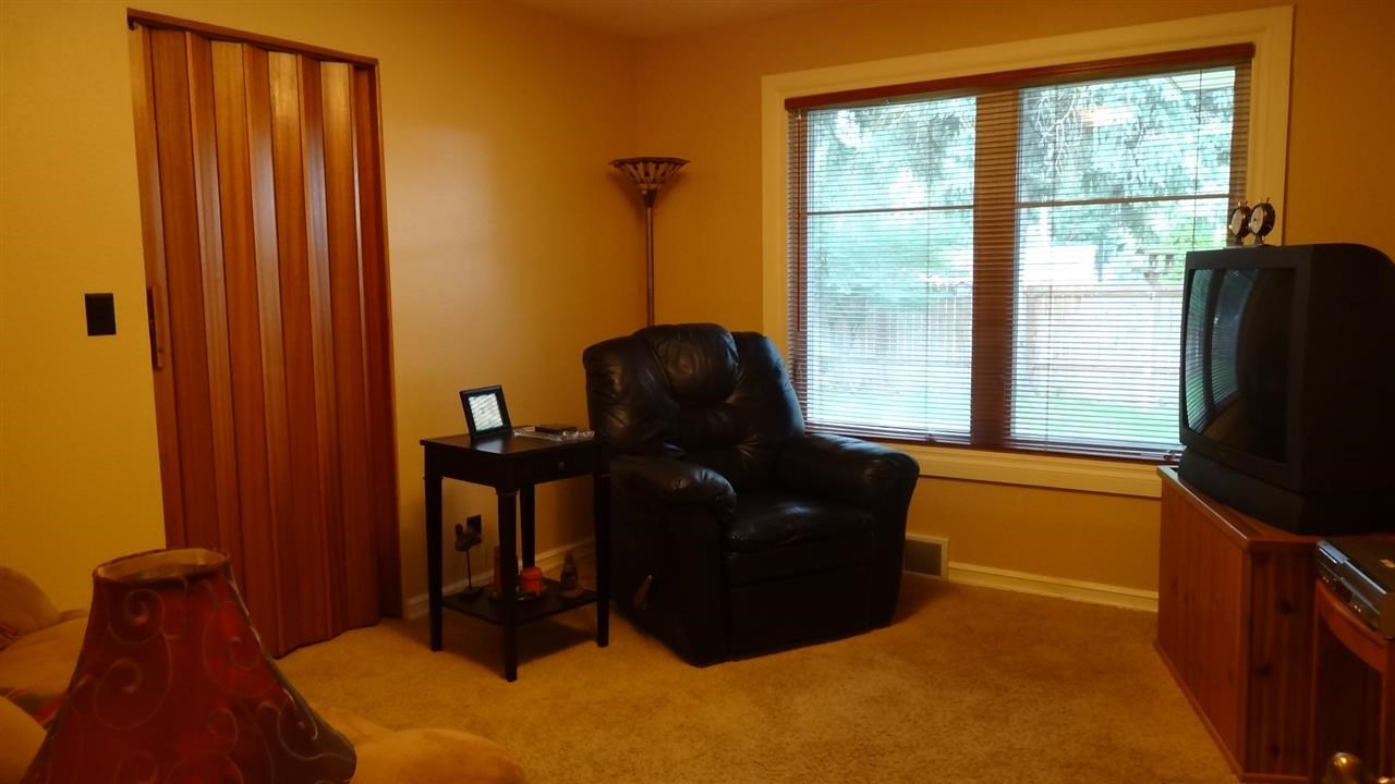 319 W Graves Rd - Photo 13