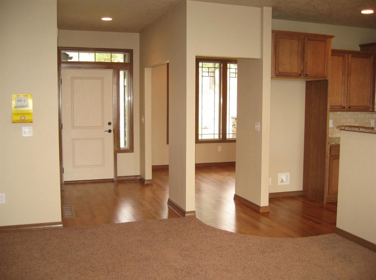 8806 E Clearview Ln - Photo 3