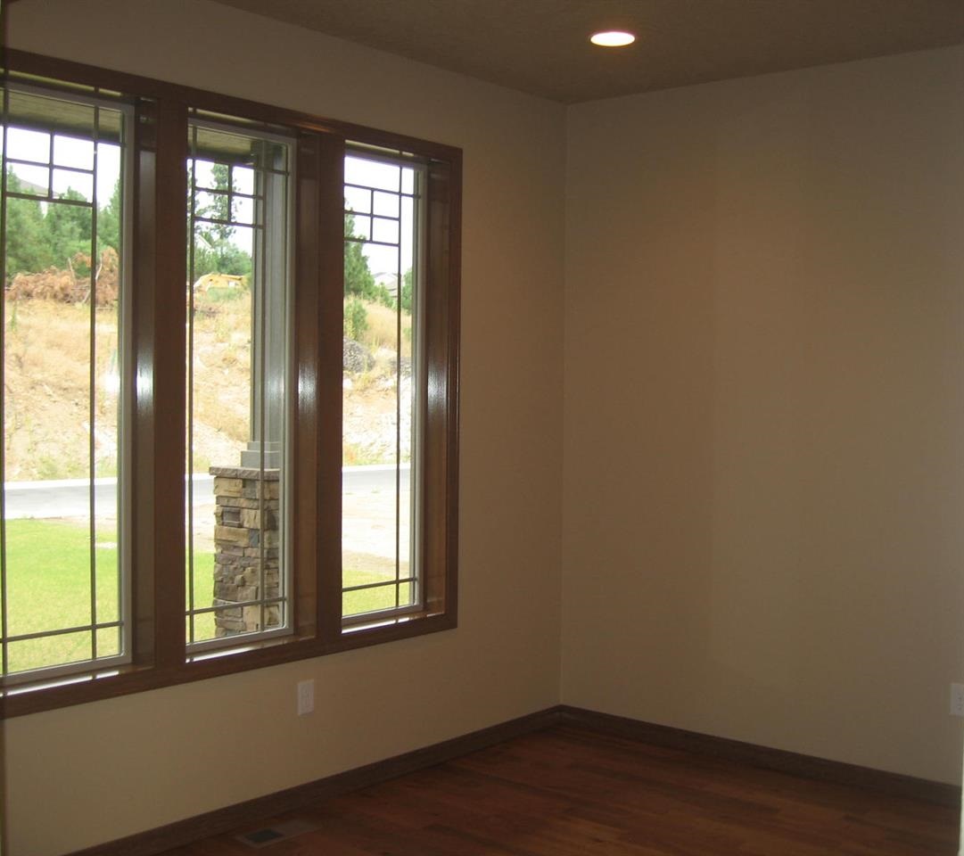 8806 E Clearview Ln - Photo 4