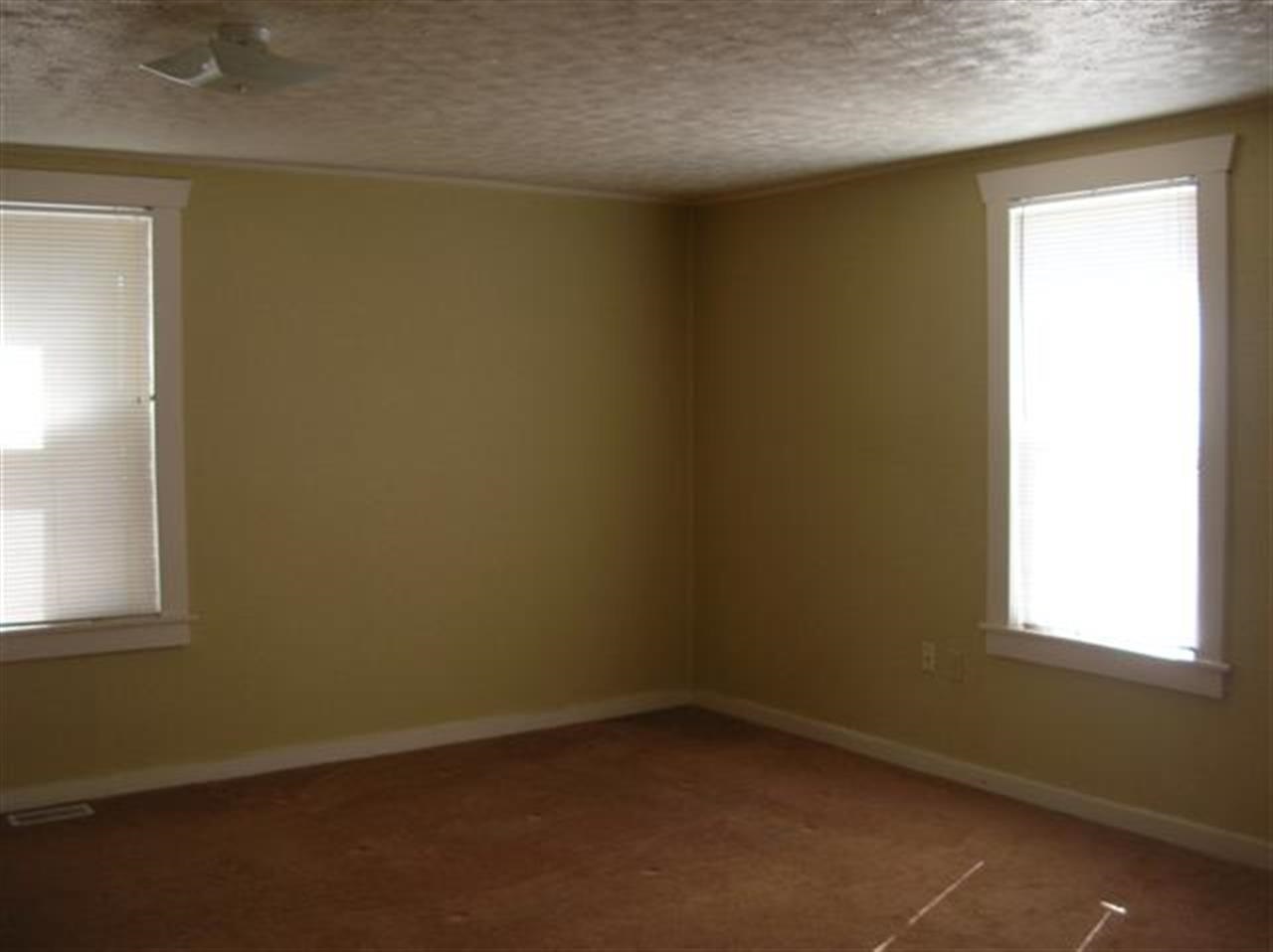 210 E Broadway - Photo 4
