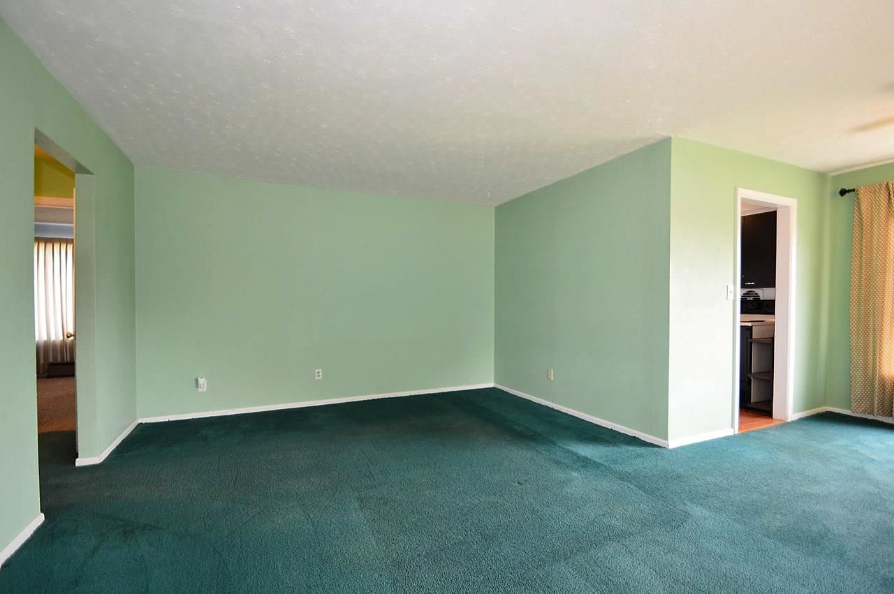 4214 N MAPLE - Photo 3
