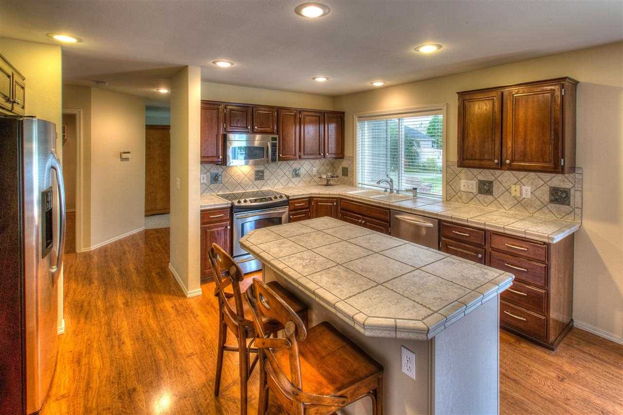 825 N Eagle St - Photo 3