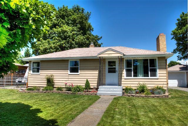 13111 E 6th Ave - Photo 2