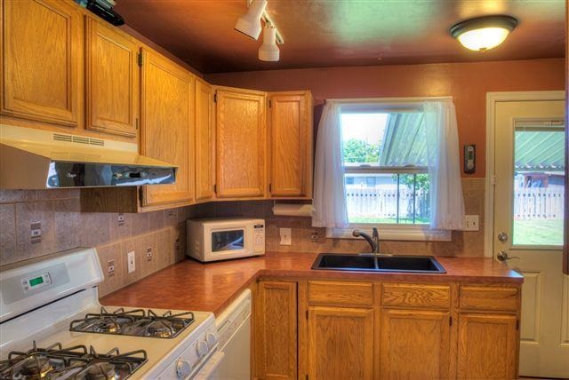 13111 E 6th Ave - Photo 10
