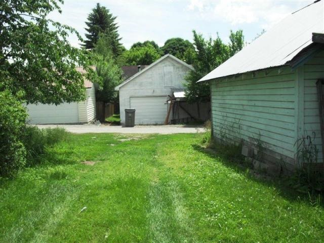 628 E 3rd Ave - Photo 18