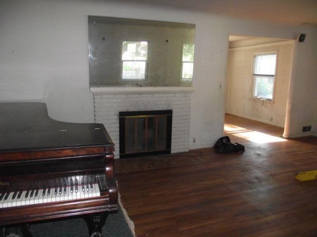 1317 S Division St - Photo 3