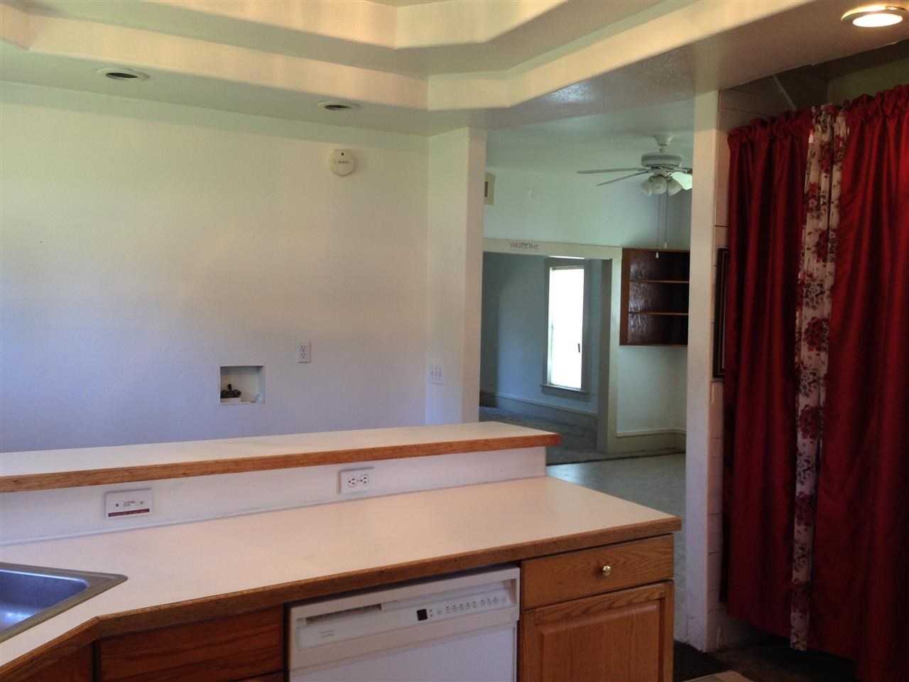 317 E 4th St - Photo 4