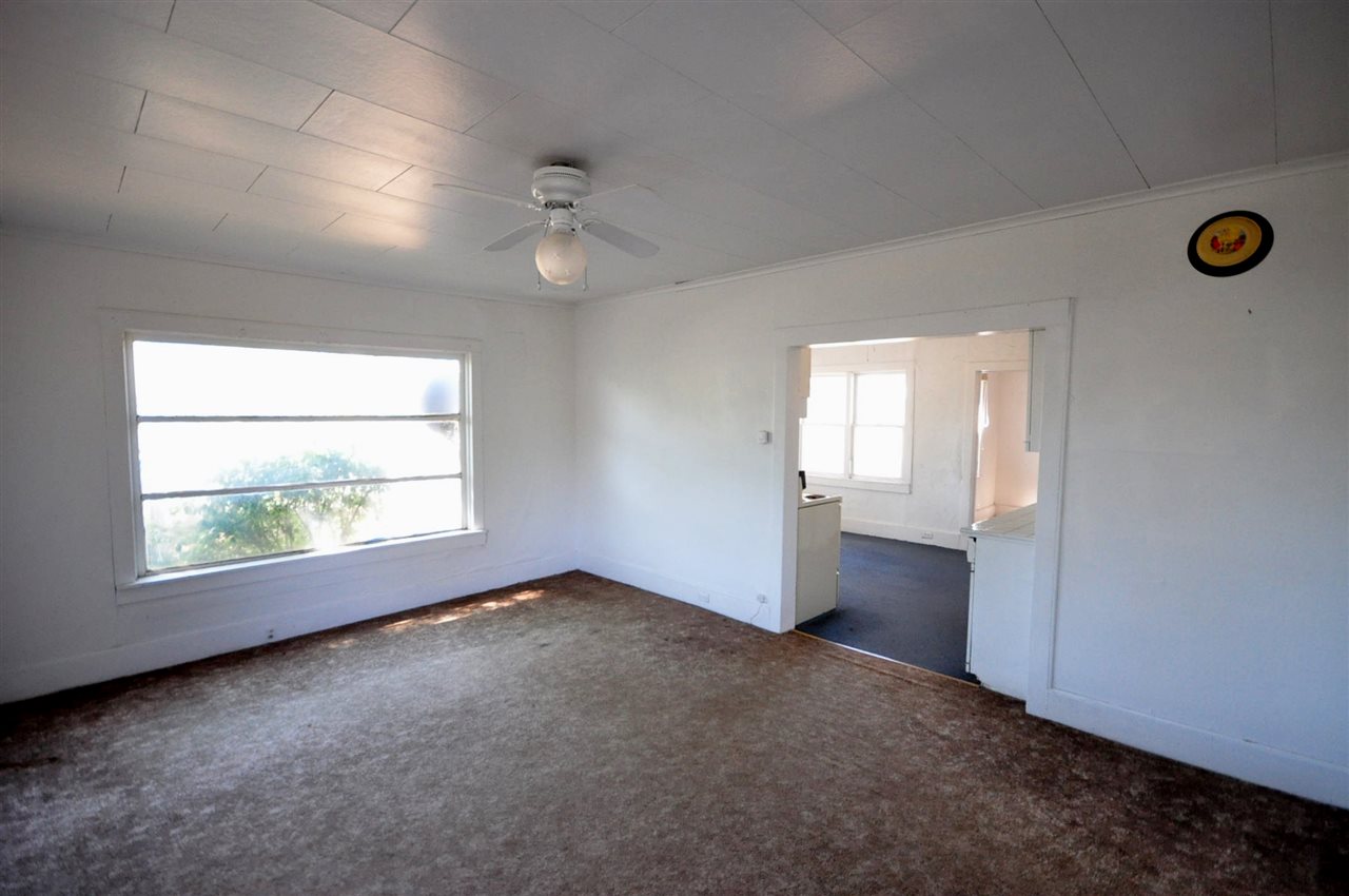 214 G St - Photo 3