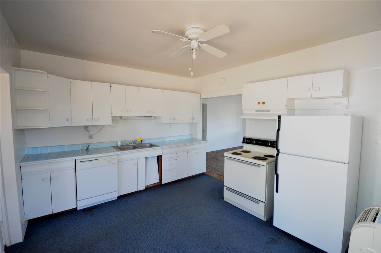 214 G St - Photo 4