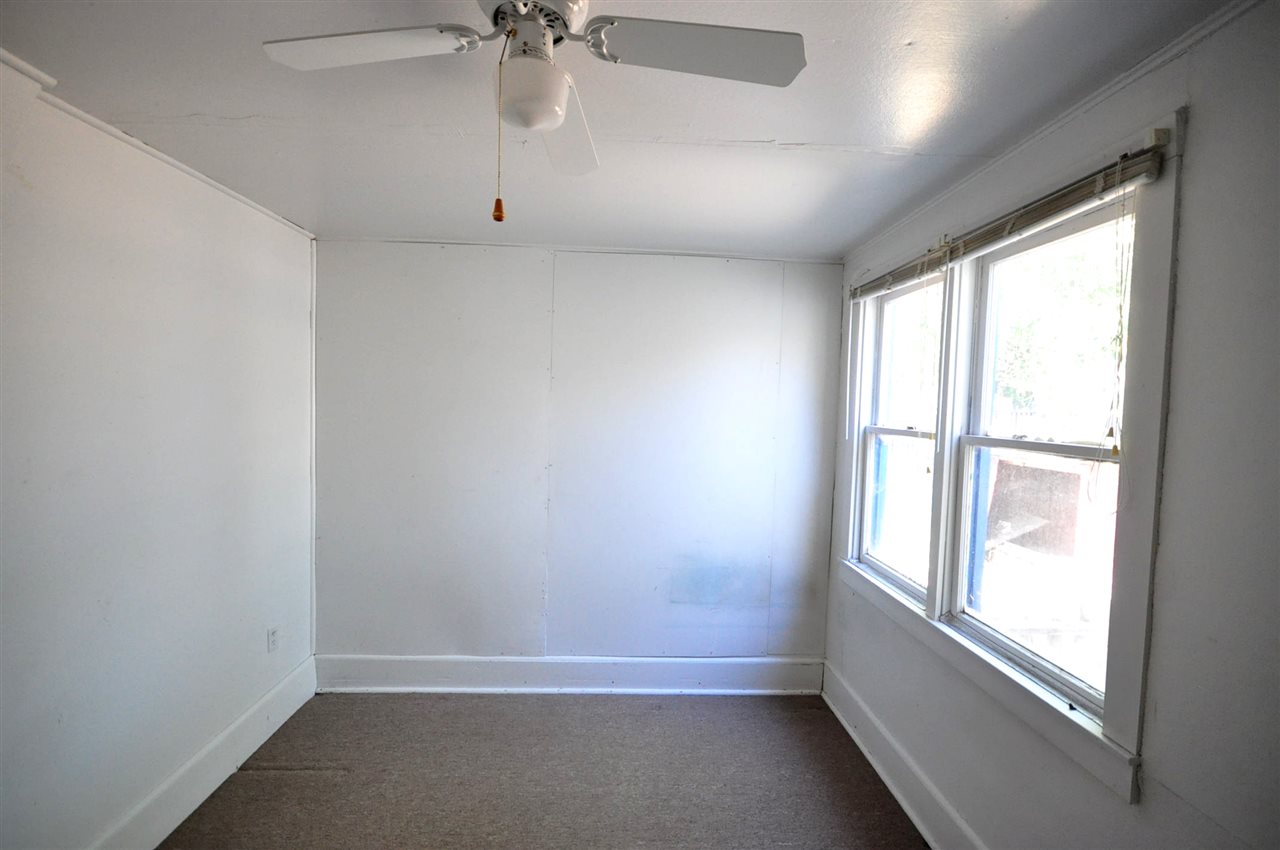 214 G St - Photo 7