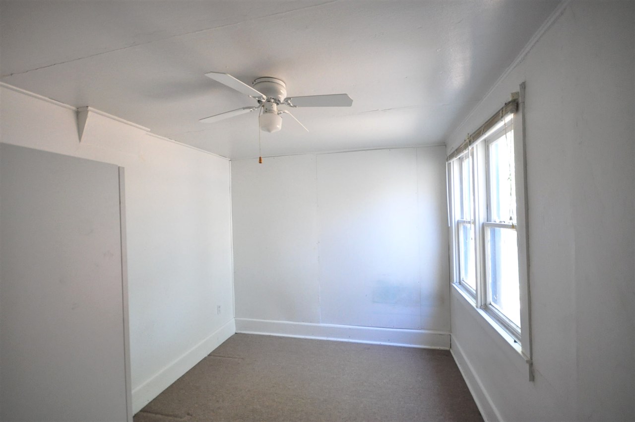 214 G St - Photo 8