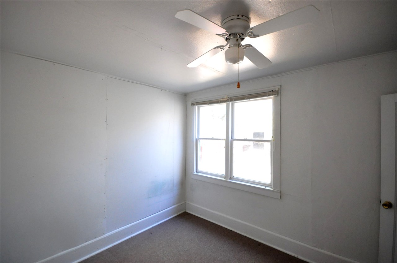 214 G St - Photo 9