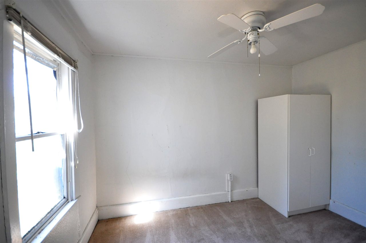 214 G St - Photo 10