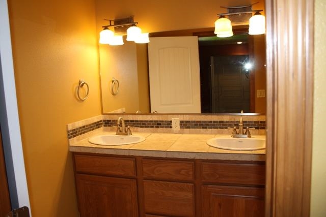 13718 E 28th - Photo 8