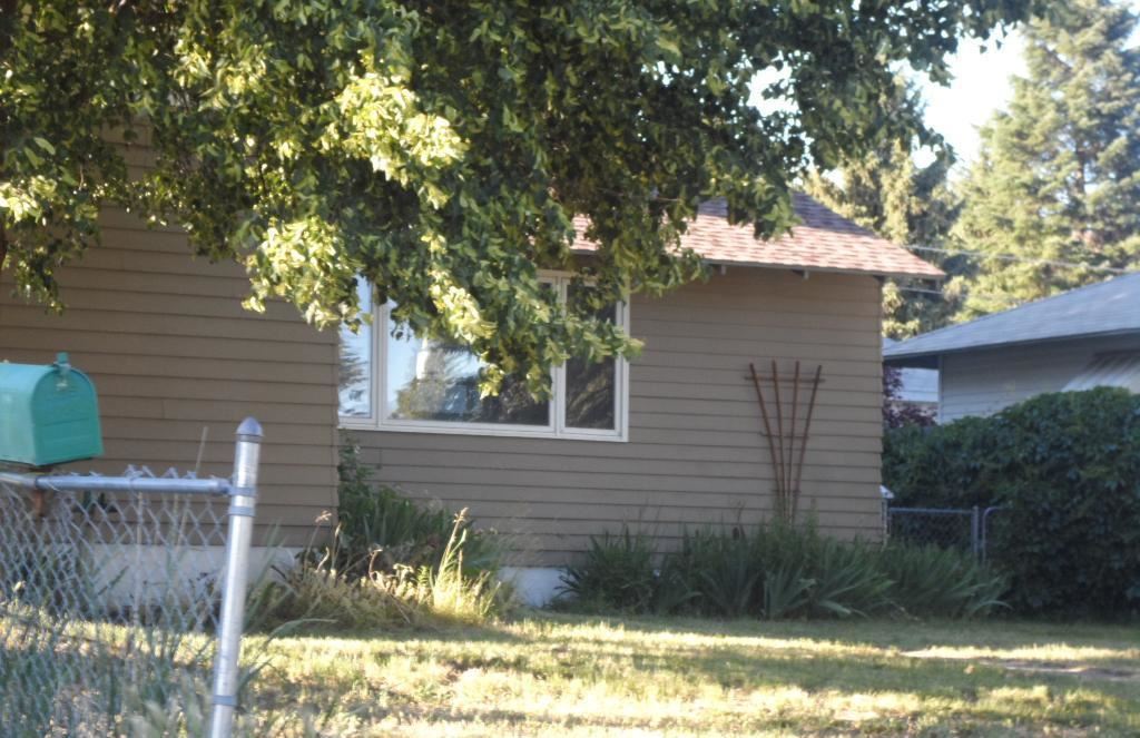 3923 E Cleveland Ave - Photo 2