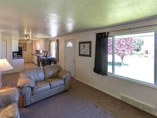 11820 E Mission Ave - Photo 4