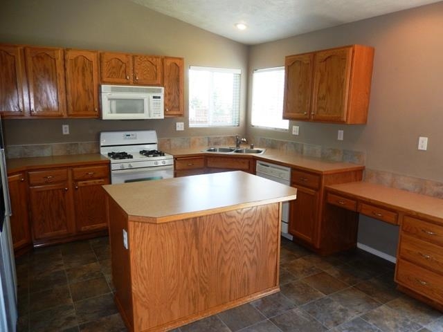 18616 E 12th Ave - Photo 4