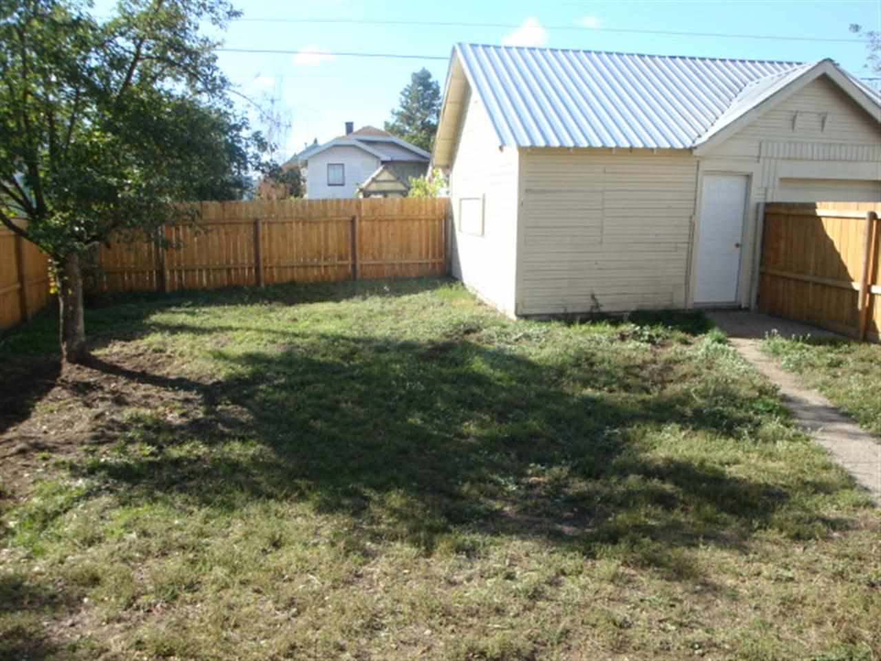 4727 N LACEY St - Photo 15