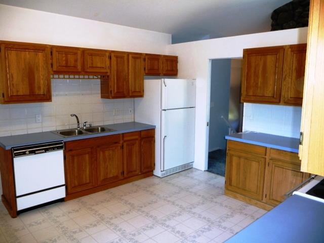 12516 E 23rd Avenue - Photo 5