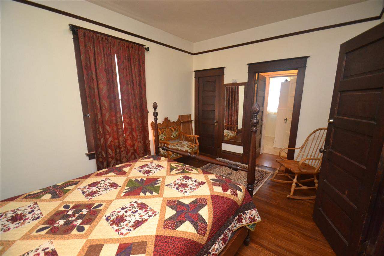 1847 E 12th - Photo 11