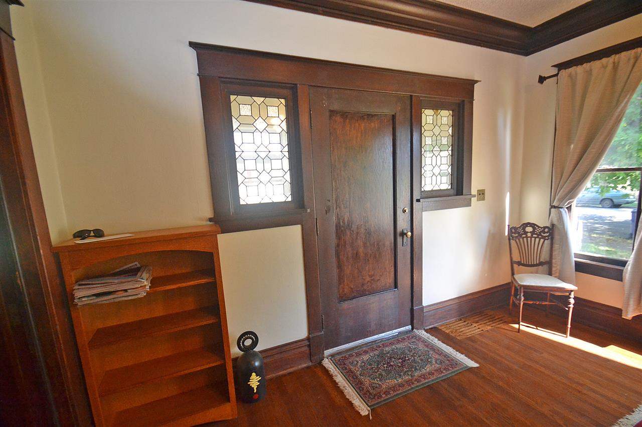 1847 E 12th - Photo 4