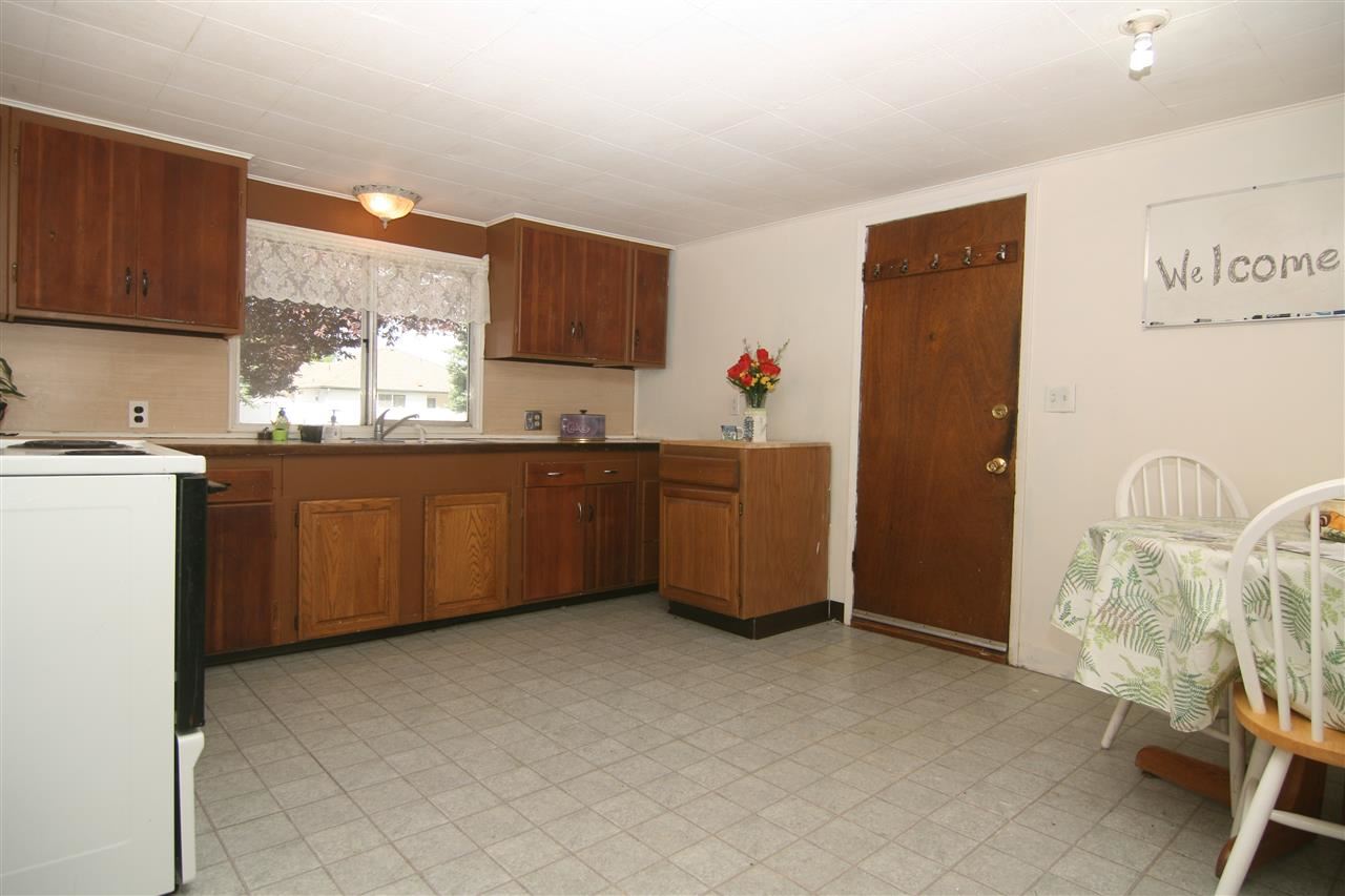 13720 E 16th Ave - Photo 4