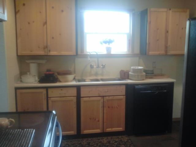 1724 E Sharp - Photo 3