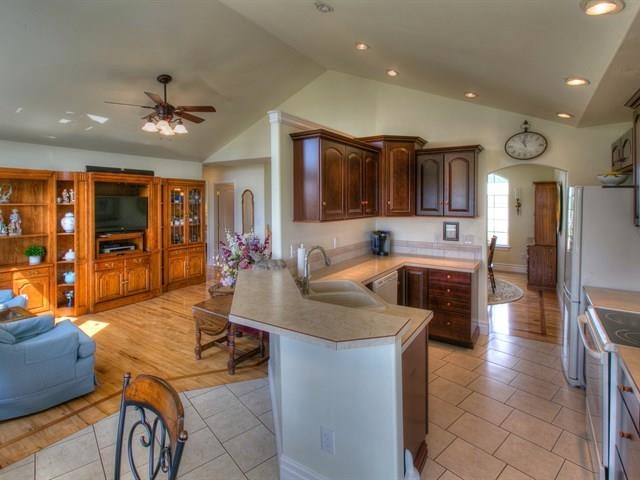 5220 N Corrigan - Photo 4