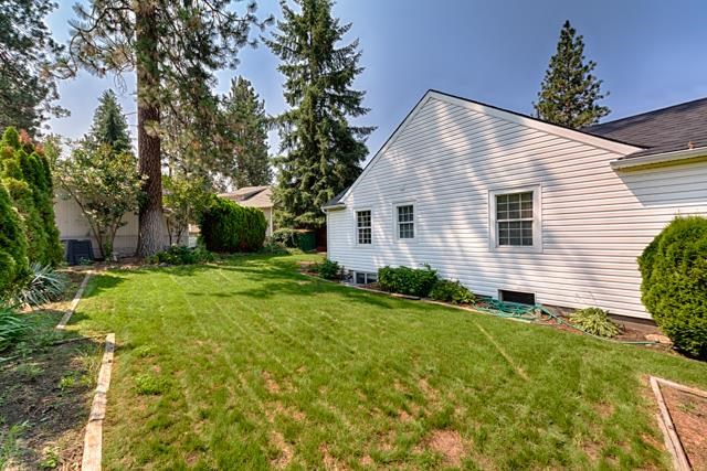 1435 W 17TH St - Photo 16