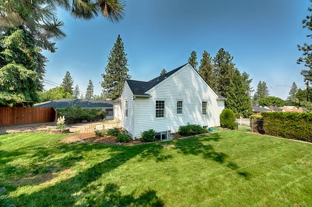1435 W 17TH St - Photo 17