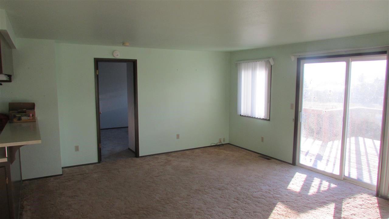 325 Airport Way - Photo 12