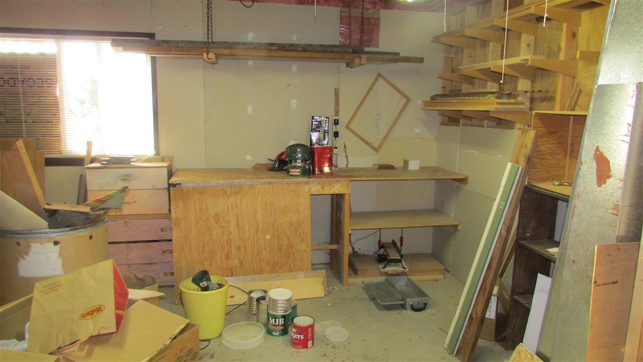 325 Airport Way - Photo 15
