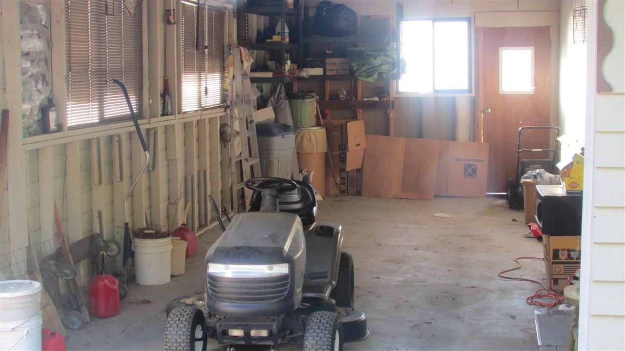 325 Airport Way - Photo 3